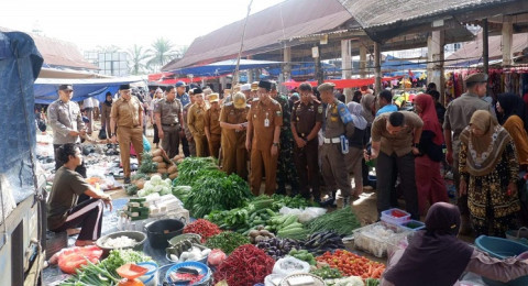 Bupati Muaro Jambi Sidak Pasar Sengeti, Pastikan Harga Stabil